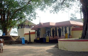 Tirunavai Gopuram